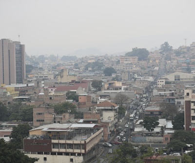 Alumnos retornan a clases en Honduras ante un ligero descenso de la contaminación del aire