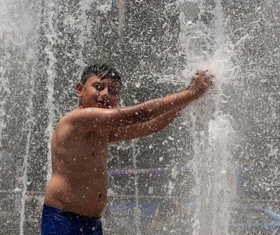 Tercera ola de calor trae 45 grados a 19 estados de México aunque habrá lluvia "fuerte"