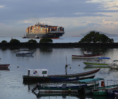El canal de Panamá eleva a 32 el tránsito diario de buques ante la llegada de las lluvias
