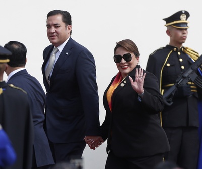 La presidenta de Honduras se reúne con homólogos de El Salvador y Paraguay en San Salvador