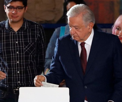 López Obrador dice: "¡Ánimo!", tras votar en las elecciones de México