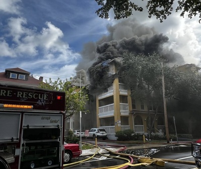 Evacuan un edificio en Miami tras un incendio precedido de un tiroteo que dejó un herido grave