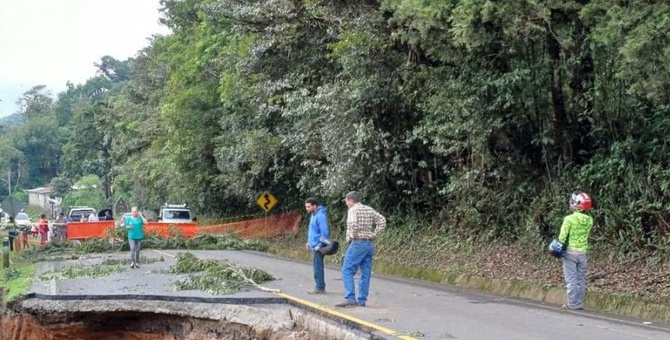 cierran carretera vieja de Matagalpa haciajinotega tras derrumbe