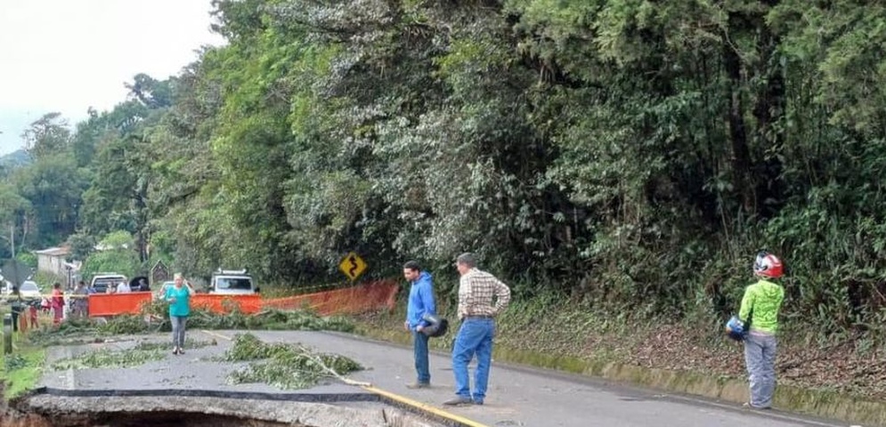 cierran carretera vieja de Matagalpa haciajinotega tras derrumbe