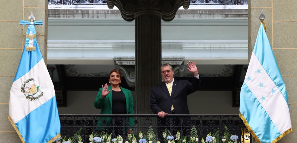 xiomara castro junto a bernardo arevalo