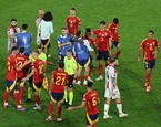 jugadores de espana celebra cuartos de final