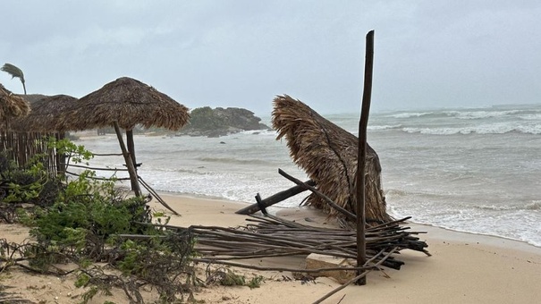 huracan beryl provoca danos mexico