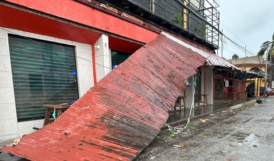 restauran electricidad tras pasi huracan berlyl