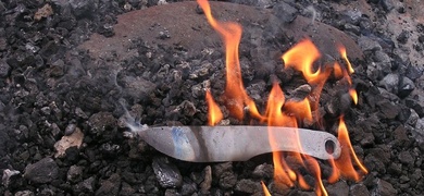 madre quema partes intimas de su hija en waspam
