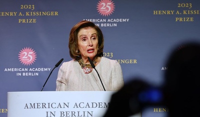 nancy pelosi respalda kamala harris candidata