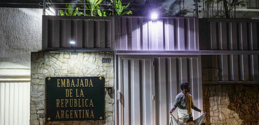 policias toma residencia embajada argentina venezuela