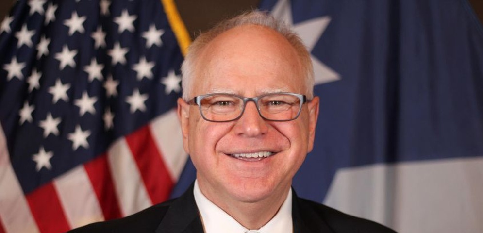 harris confirma tim walz candidato vicepresidente