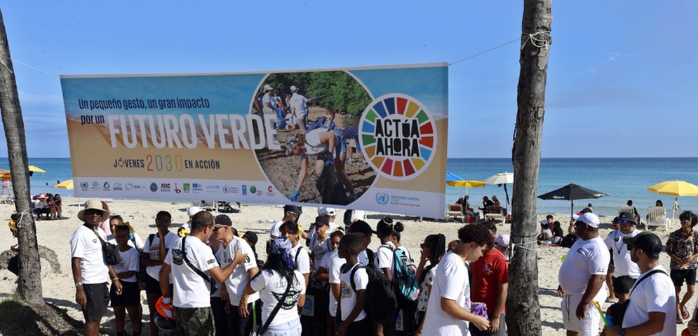 limpieza playa guanabo la habana cuba