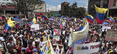 venezolanos se manifiestan. en colombia