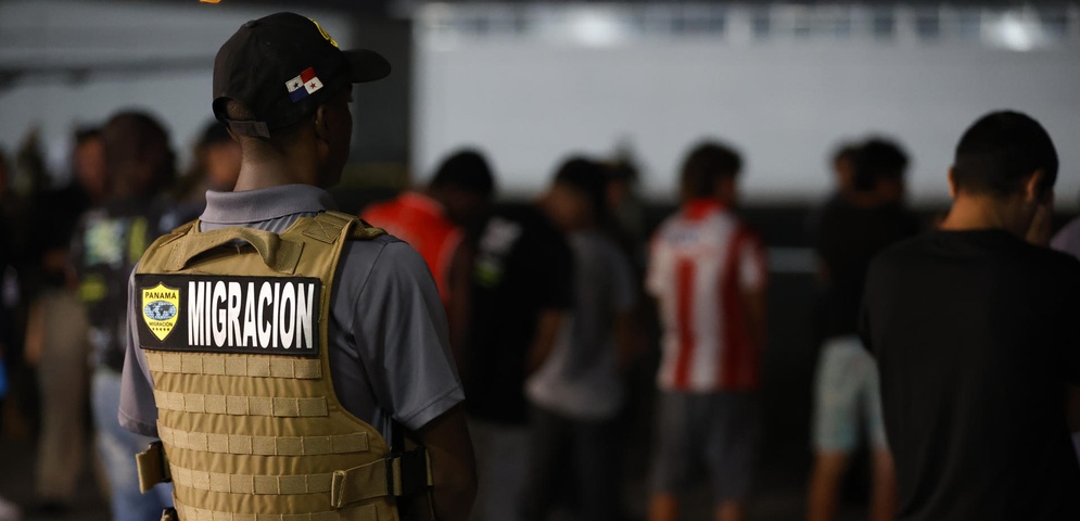 agente migracion panama deporta colombianos