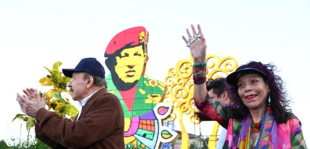 rosario murillo en rotonda hugo chavez