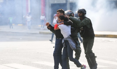 guardia nacional venezuela detiene protestantes