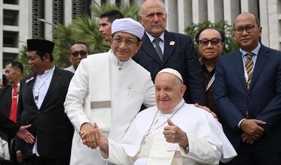 papa junto nasaruddin umarde en mezquita