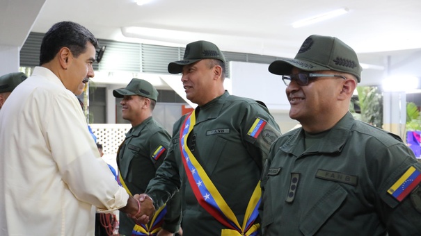 nicolas maduro frente hombres ejercito venezuela+++++++++++++++++++++++++++++++++++++++++