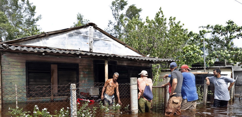 huracan helene inundaciones casas cuba