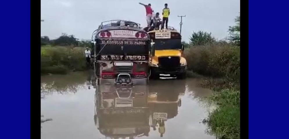 buses inundacion carretera lluvias chinandega nicaragua