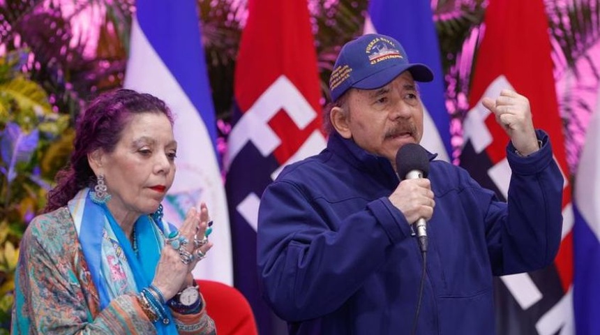 rosario murillo junto a daniel ortega