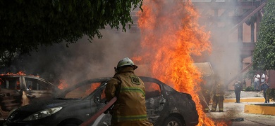 bombero apaga carra incendiado ayotzinapa