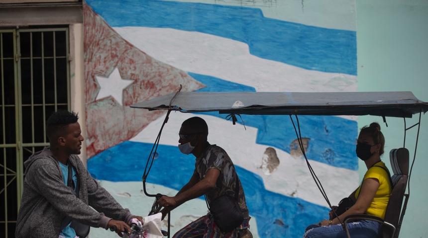 Cubanos en la Habana.