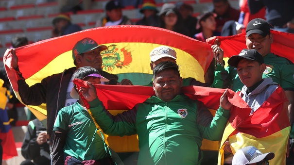 fanaticos hinchas bolivia partido colombia