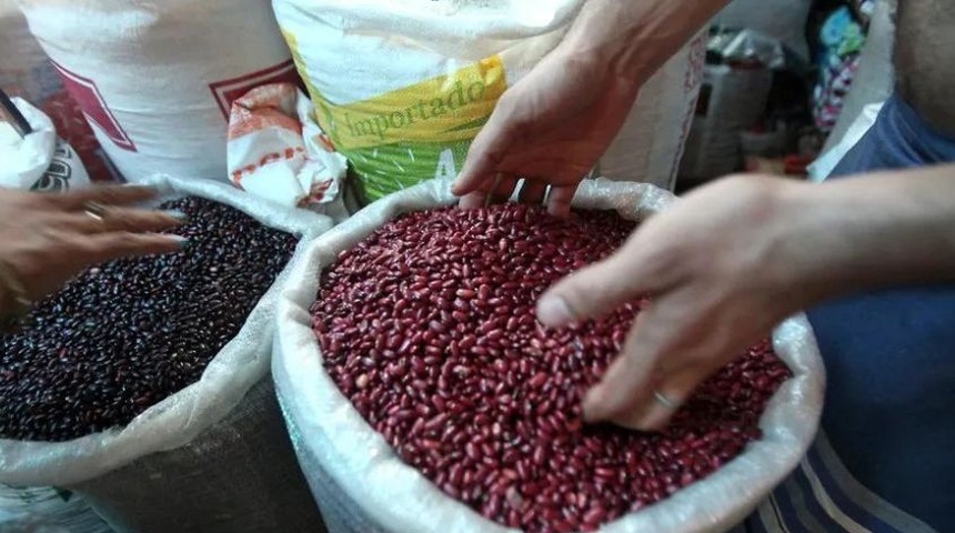 sacos de frijoles en el mercado managua