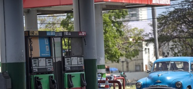 cuba aplaza aumento precio gasolina