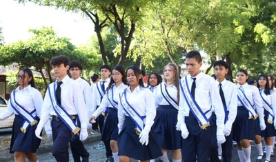 mined prohibe desfilar a estudiantes colegio catolico