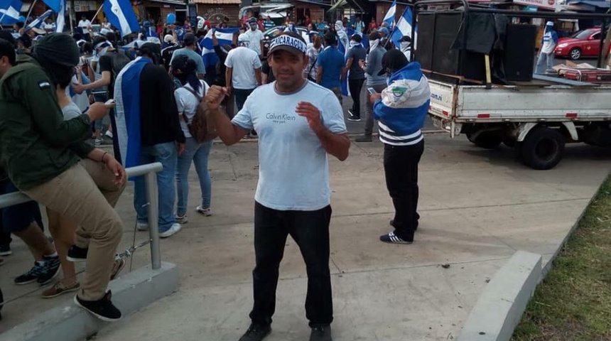 javier espinoza sonidista azul y blanco