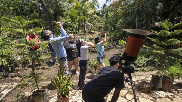 nicaraguenses observan eclipse solar parcial