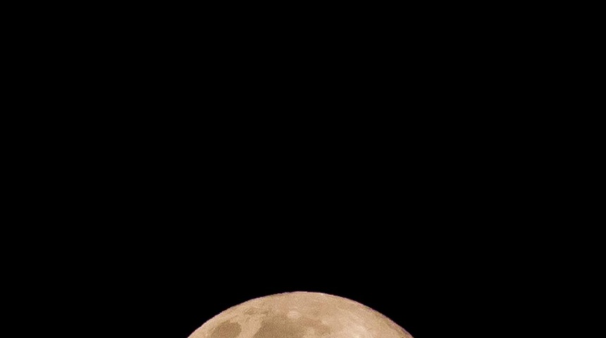 fotografia de la luna fondo negro