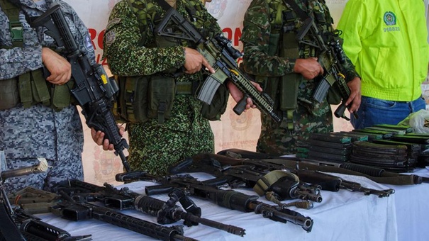 ejercito colombia custodia armas