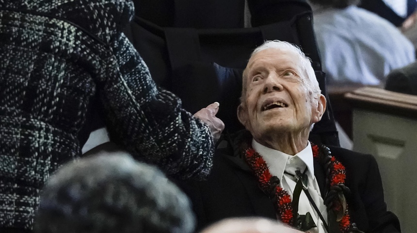 expresidente jimmy carter en silla de rueda