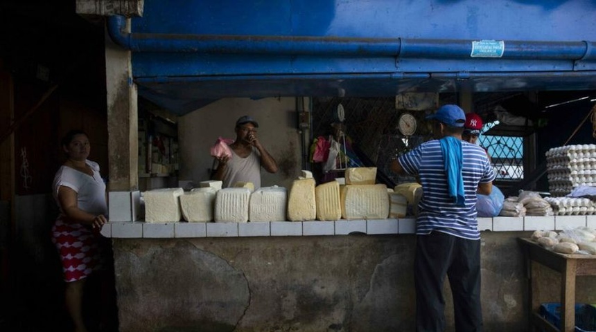 vendedor queso canasta basica mercado managua