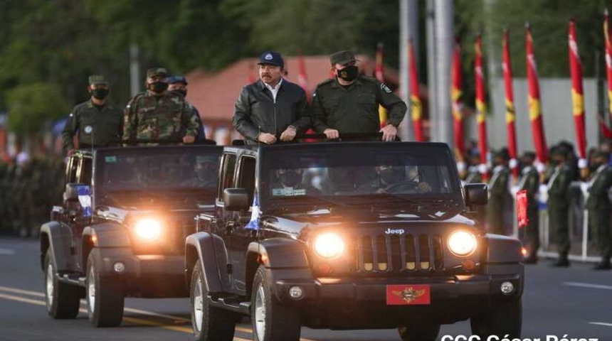 daniel ortega desfile ejercito nicaragua