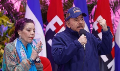 rosario murillo junto a daniel ortega