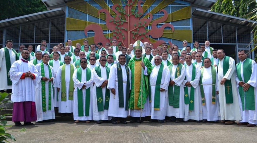 diocesis granada condena leonardo urbina obispo