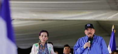 daniel ortega con chaqueta color azul