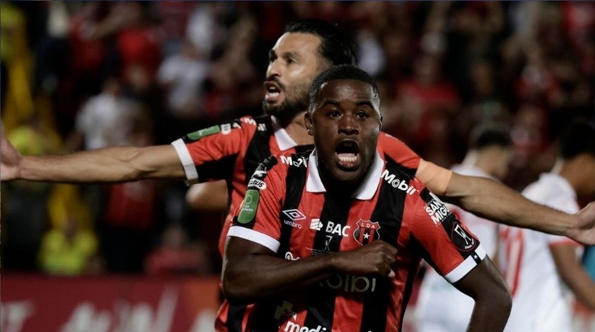 alajuelense celebra corona concacaf