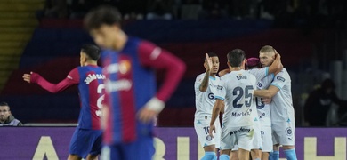 jugadores del girona celebran gol