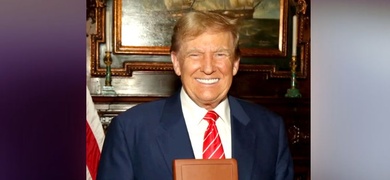 donald trump vende biblias semana santa