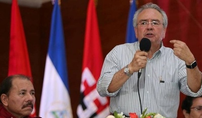 gustavo porras junto a daniel ortega