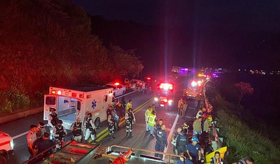 autobus volcado mexico muertos heridos