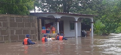 evacuacion familias casas anegadas comunidad tamarindo leon