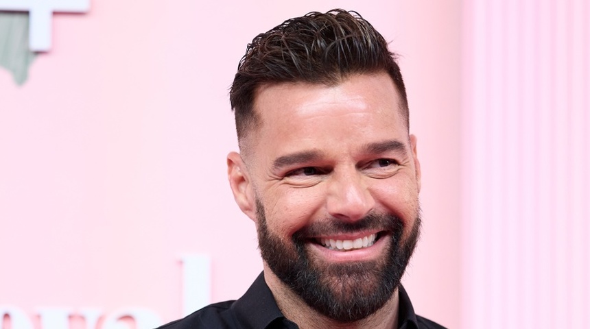 padre ricky martin ayuda salir closet