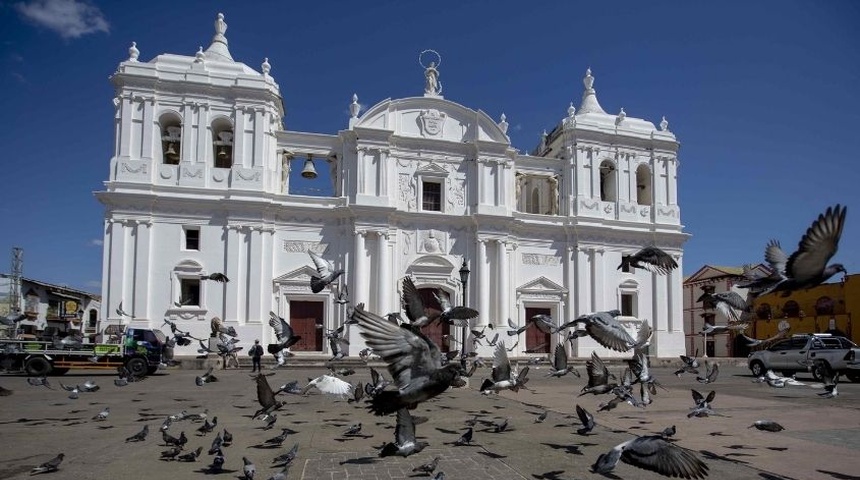 fachada catedral asunción de la virgen maría en león